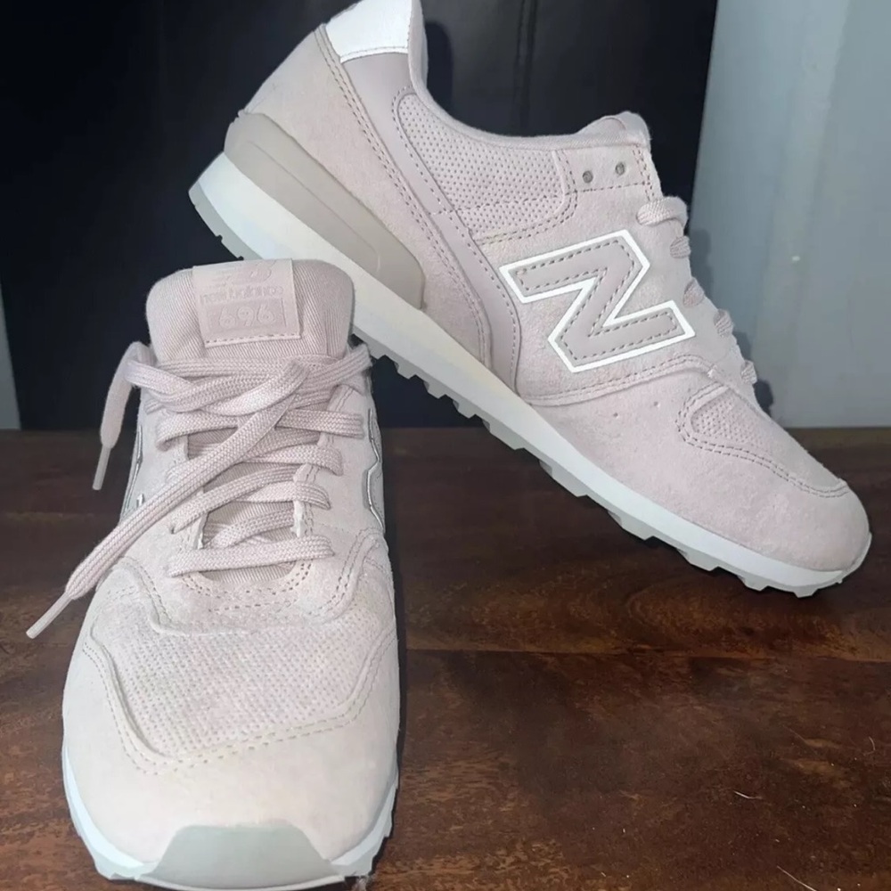 NWOT New Balance 696 Faded Rose Running Shoes